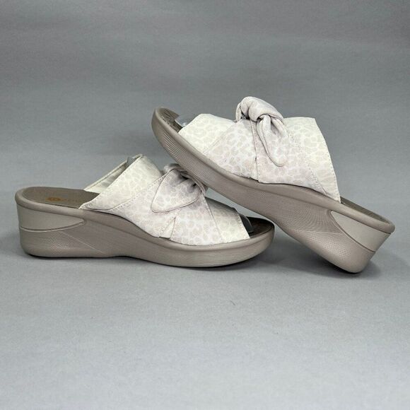 Bzees Women's Size 7W Smile Wedge Platform Sandals - Picture 7 of 11